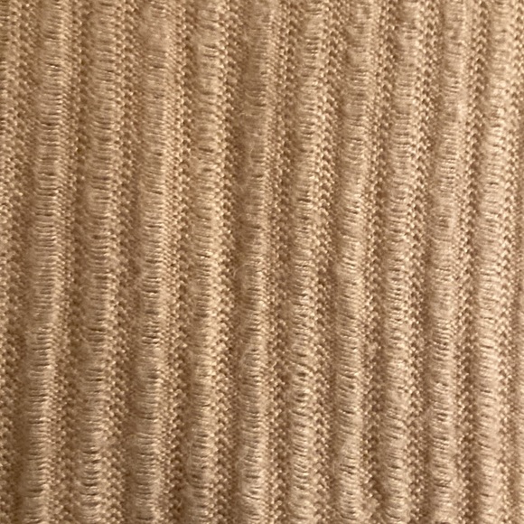 122. Light weight sweater in beautiful colors - Picture 3 of 4